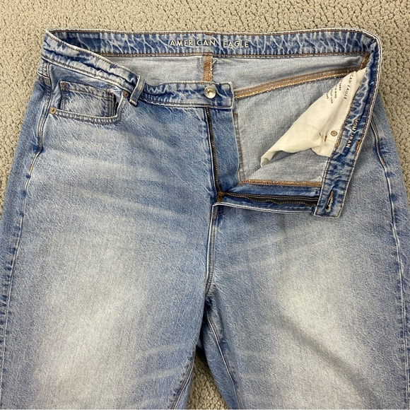 American Eagle Women's Mom High Waisted Jeans  |  Size:  18 Regular - Picture 3 of 14